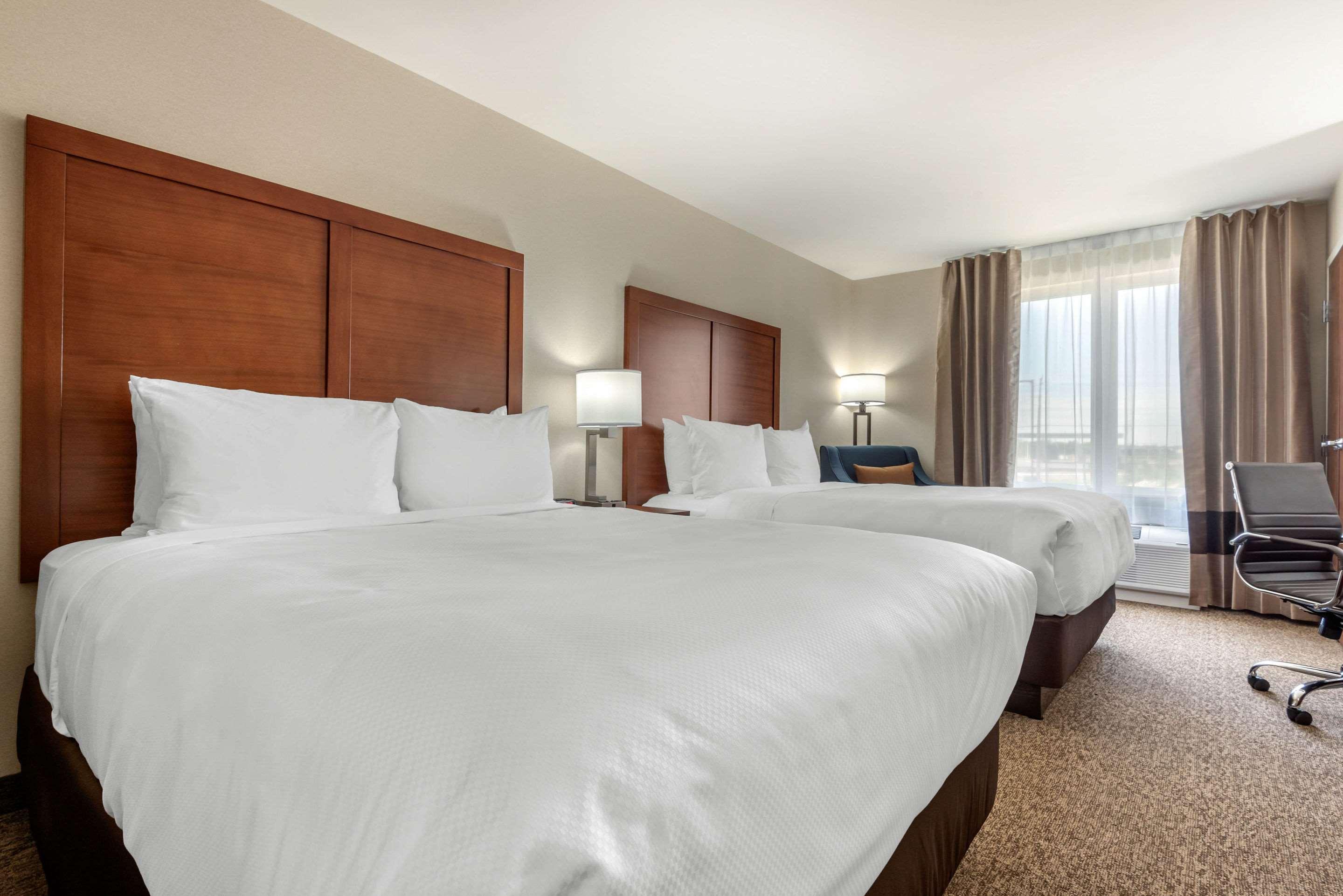 Comfort Inn & Suites Greater Napanee Экстерьер фото