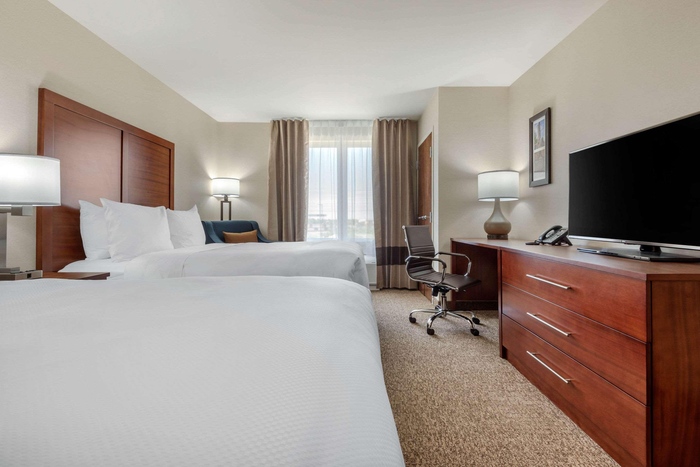 Comfort Inn & Suites Greater Napanee Экстерьер фото