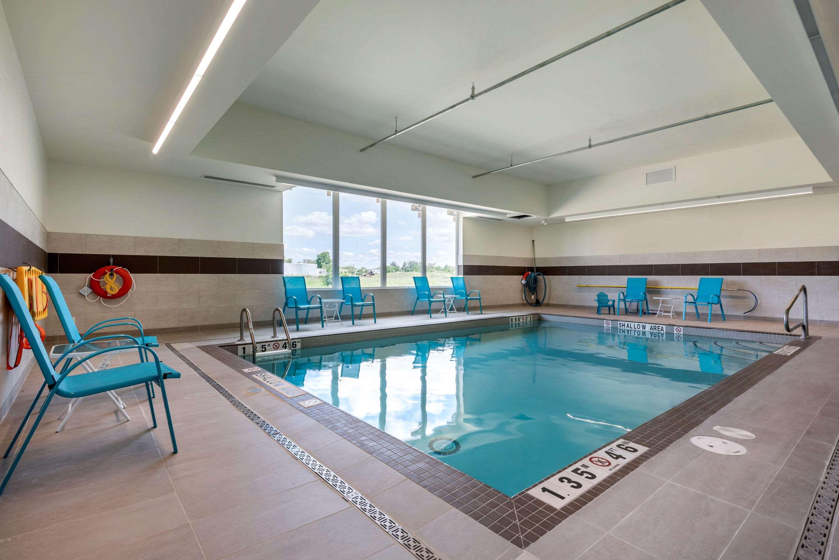 Comfort Inn & Suites Greater Napanee Экстерьер фото