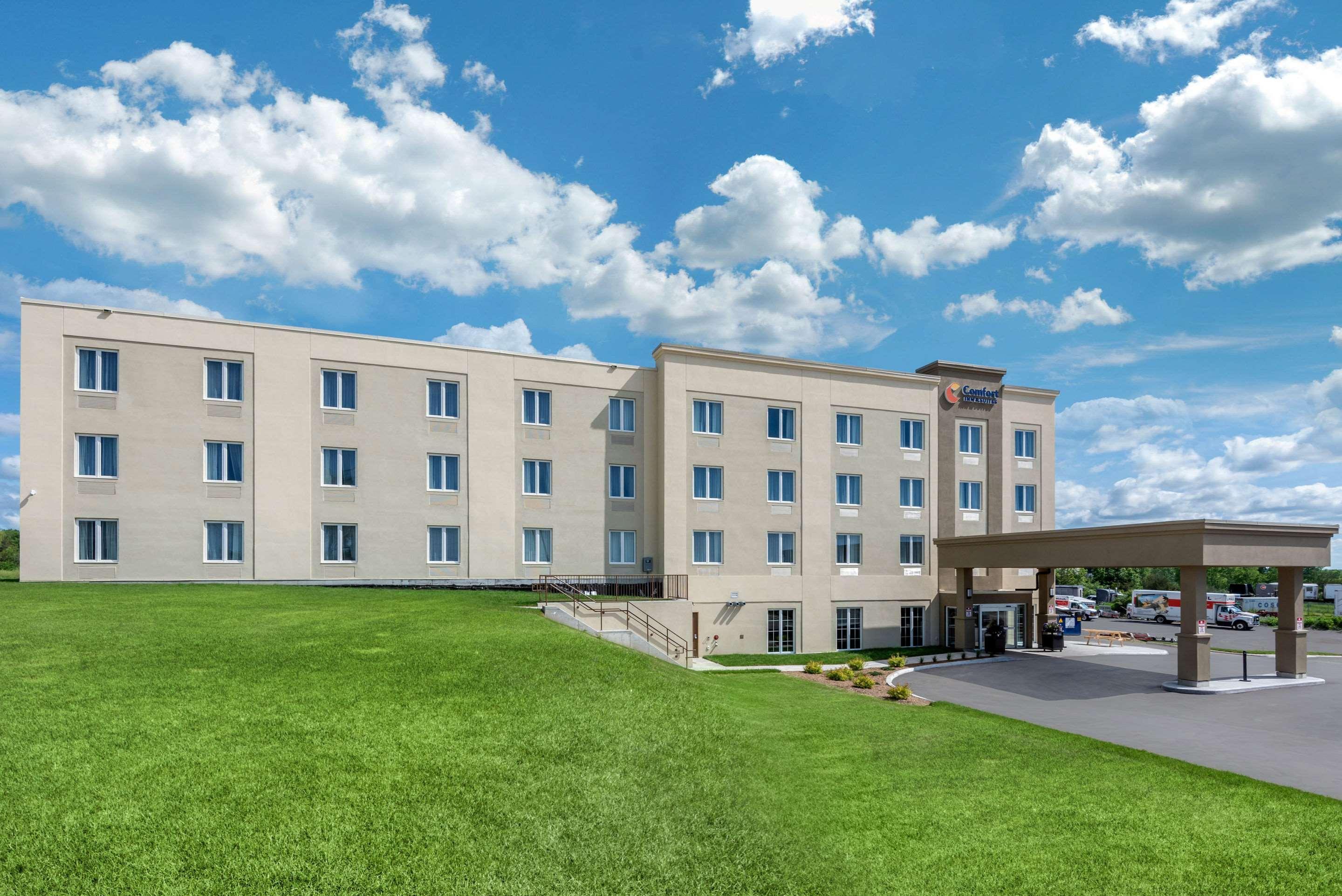 Comfort Inn & Suites Greater Napanee Экстерьер фото